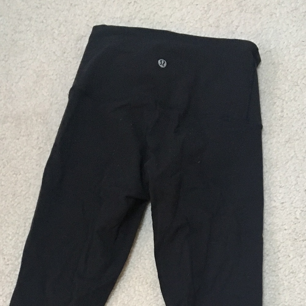 Lululemon wunder under brush leggings in black!